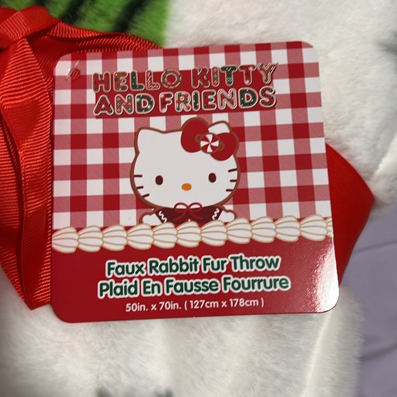 Hello Kitty Faux Rabbit Fur Throw - Picture 3 of 5